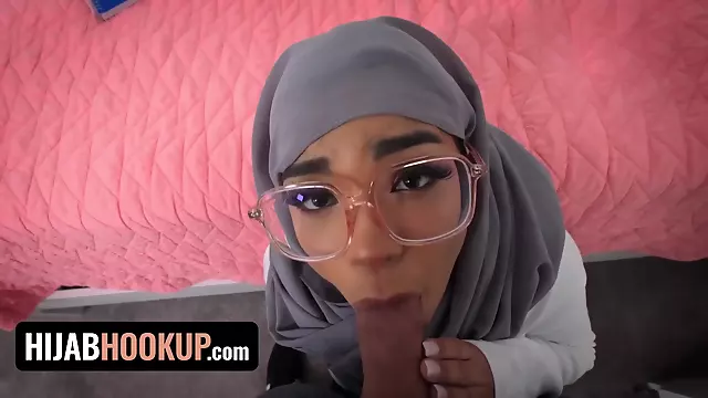 Jay Rock And Kate Rodriguez In Muslim Teen With Hijab Twerks Her Huge Round Booty For Luc