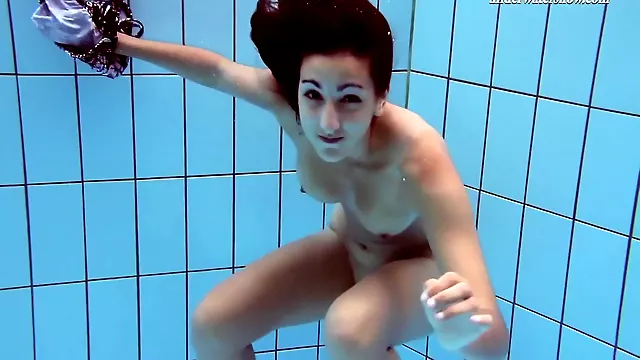 Stylish Pusss Underwater Girls Dirt