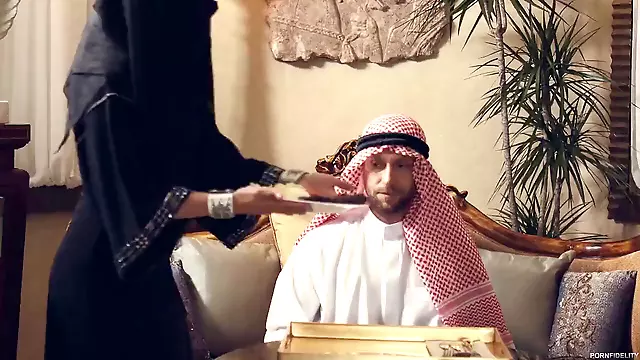 Arabe, Boobs Arabes, Nadia Arabe, Gros Seins Grosse Bite, Bite Entre Seins, Arabe Première Fois